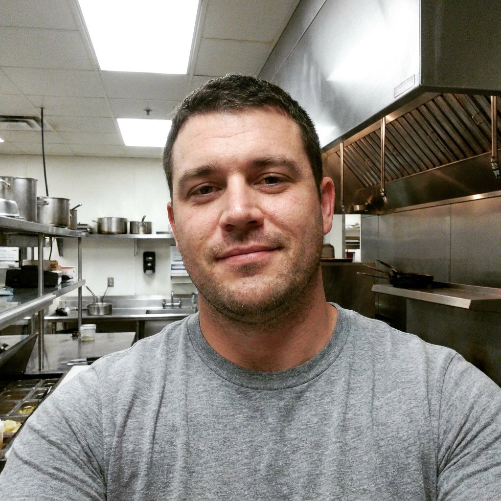 Selfie casual prima del ritratto da chef con l’IA (esempio 1)