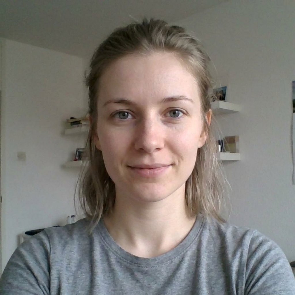 Afslappet selfie før AI-portrætgenerering (eksempel 19)
